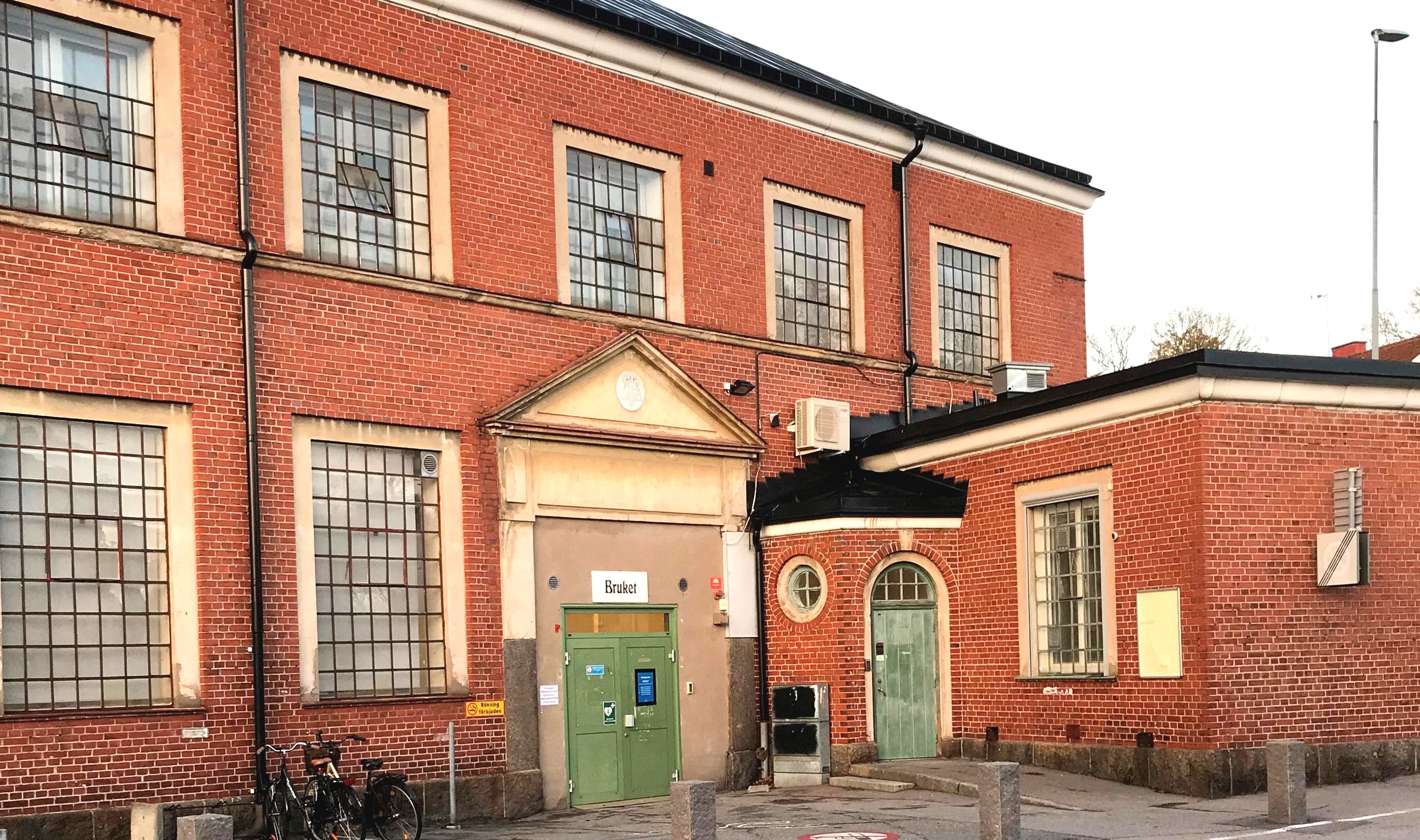 Ingången till Brukets fritidsgård i byggnaden som kallas för Sockerbruket