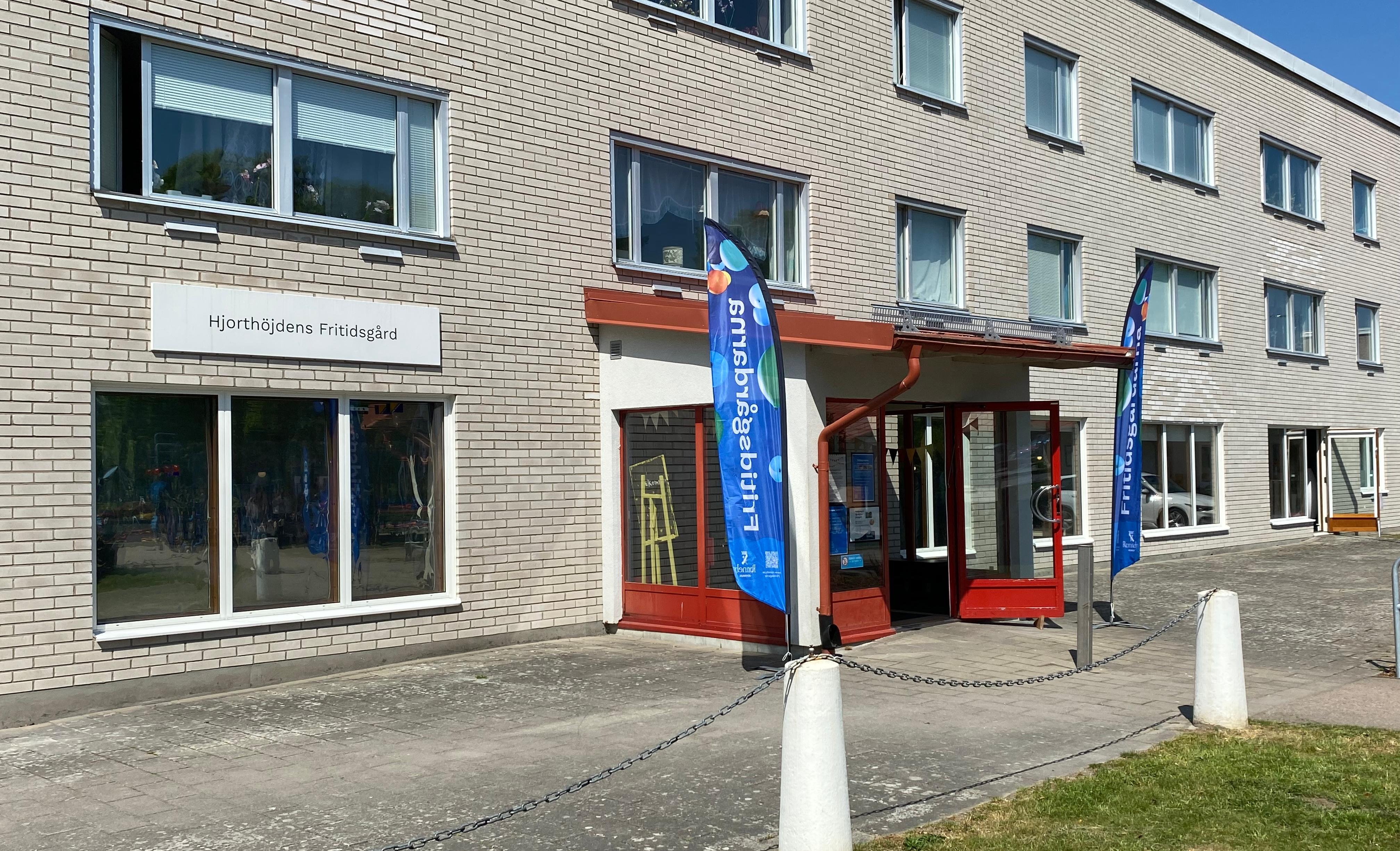 Bild på huset där Hjorthöjdens mötesplats ligger