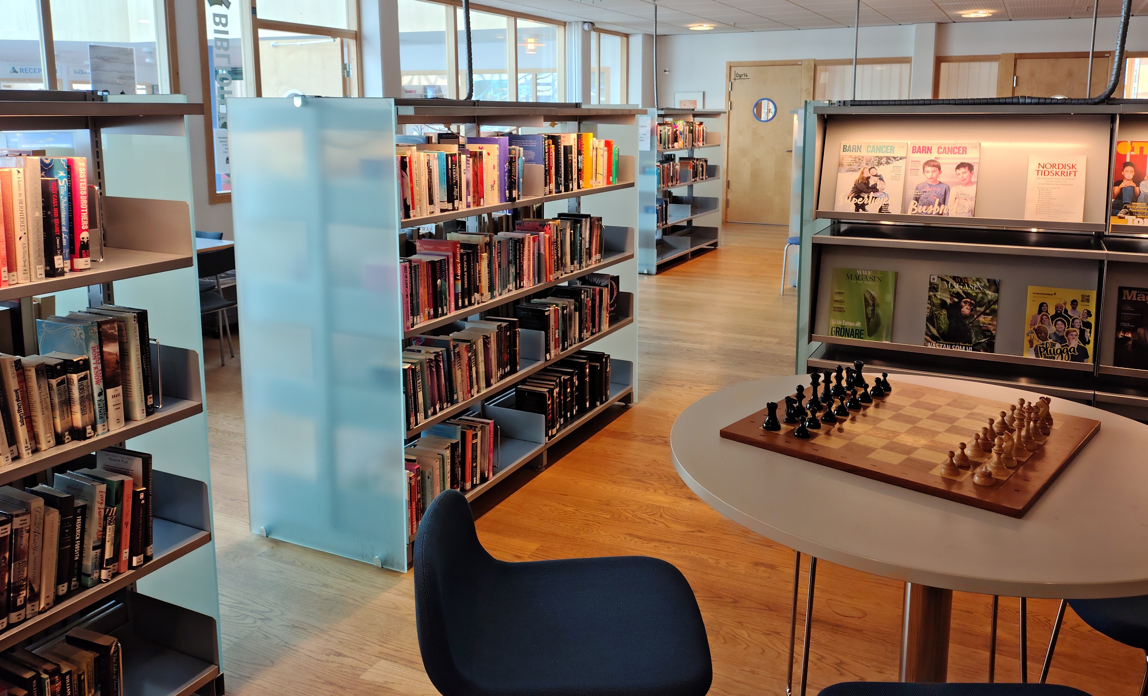 bibliotek skolbibliotek knut hahn gymnasieskolan