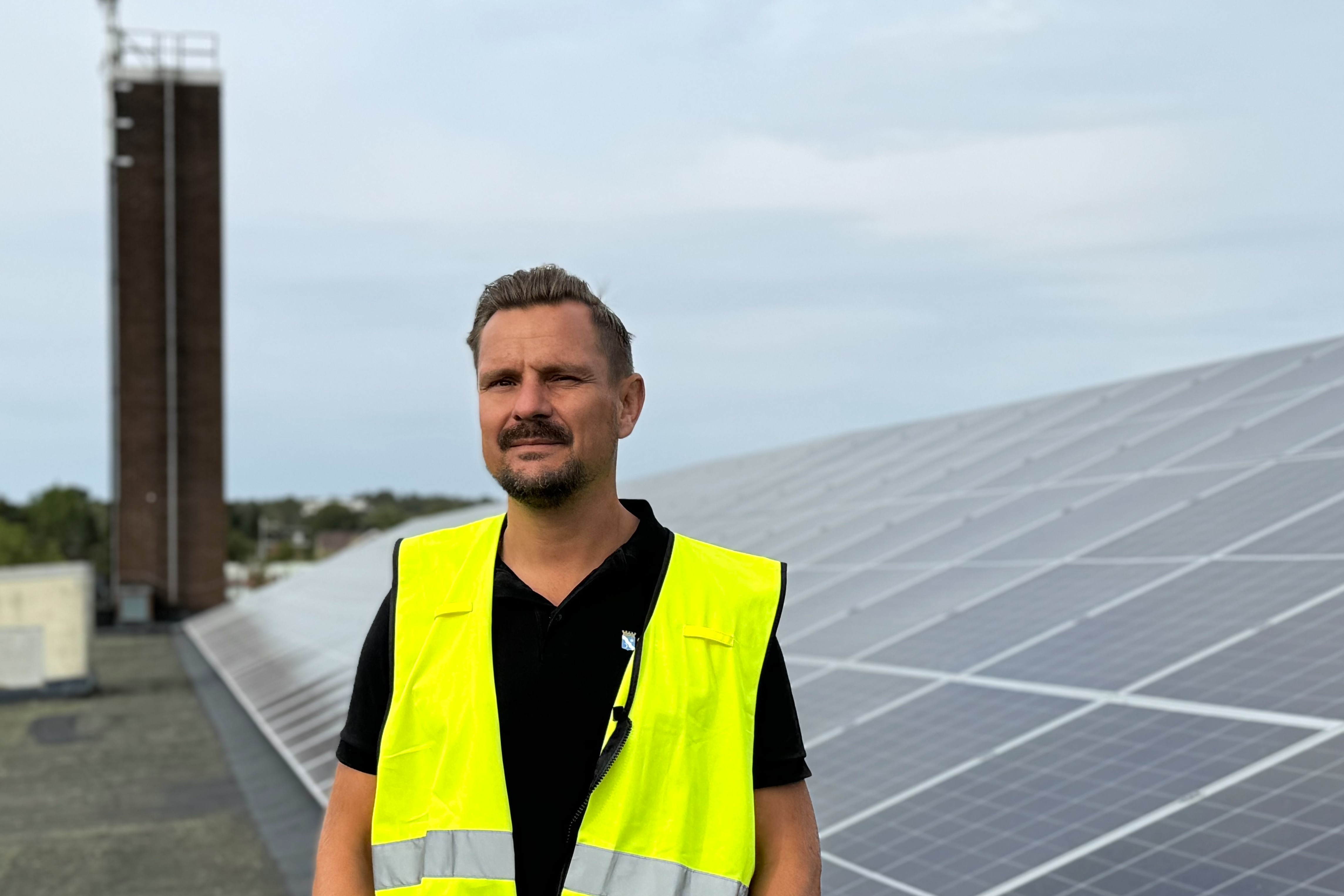 Patrik Elmberg, driftansvarig för el på ABRI och projektledare för solcellsanläggningen.